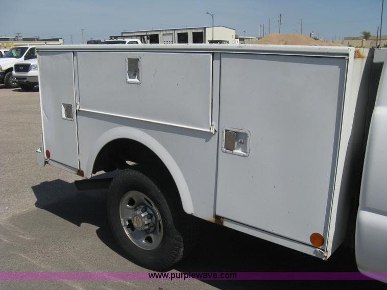 image for item B8137 2003 Chevrolet Silverado 2500HD utility pickup truck