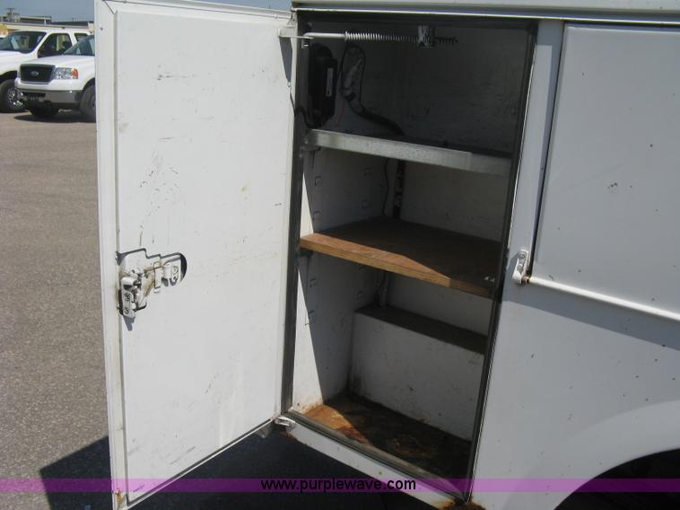 image for item B8137 2003 Chevrolet Silverado 2500HD utility pickup truck