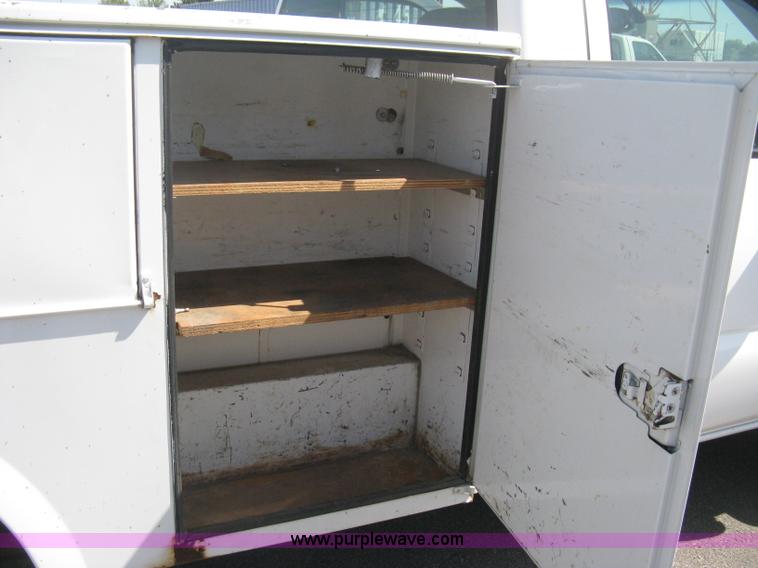 image for item B8137 2003 Chevrolet Silverado 2500HD utility pickup truck