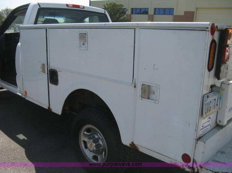 image for item B8137 2003 Chevrolet Silverado 2500HD utility pickup truck