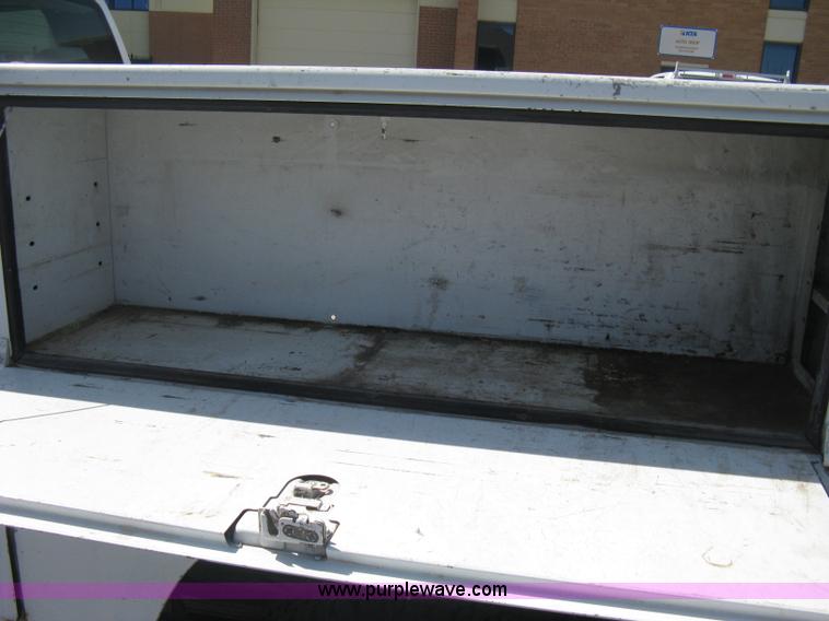 image for item B8137 2003 Chevrolet Silverado 2500HD utility pickup truck