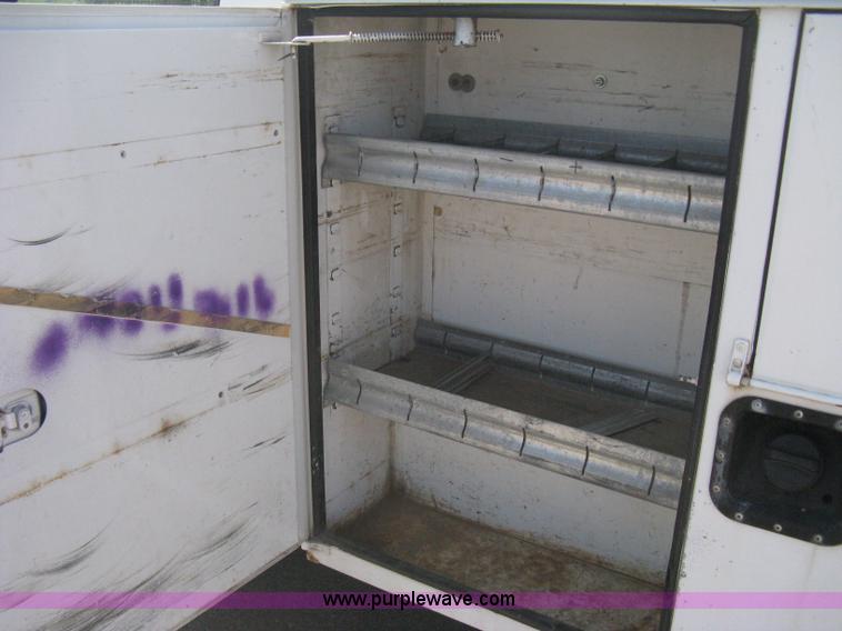 image for item B8137 2003 Chevrolet Silverado 2500HD utility pickup truck