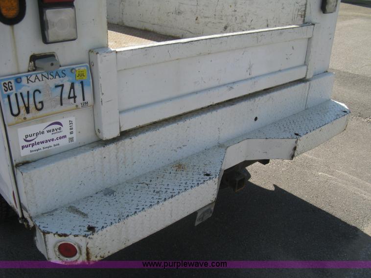 image for item B8137 2003 Chevrolet Silverado 2500HD utility pickup truck