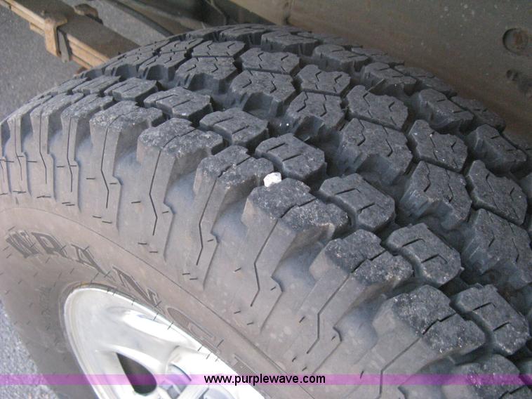 image for item B8137 2003 Chevrolet Silverado 2500HD utility pickup truck