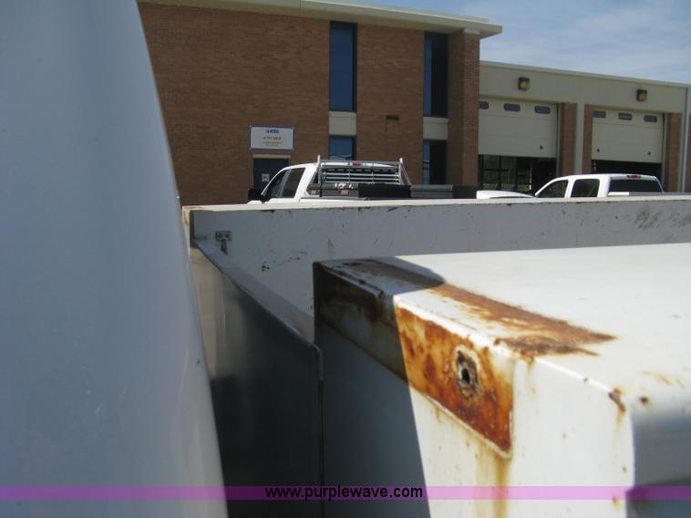 image for item B8137 2003 Chevrolet Silverado 2500HD utility pickup truck