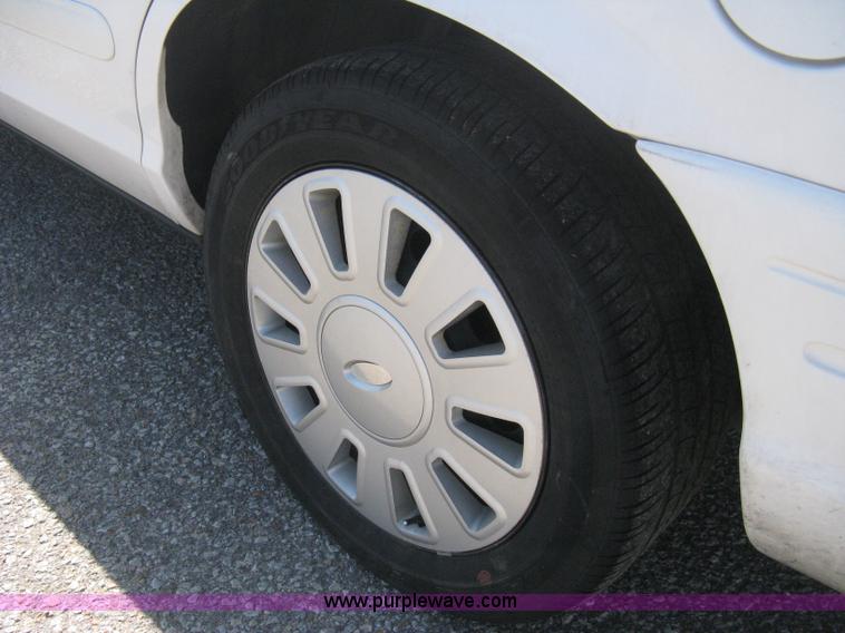 image for item B8138 2008 Ford Crown Victoria Police Interceptor