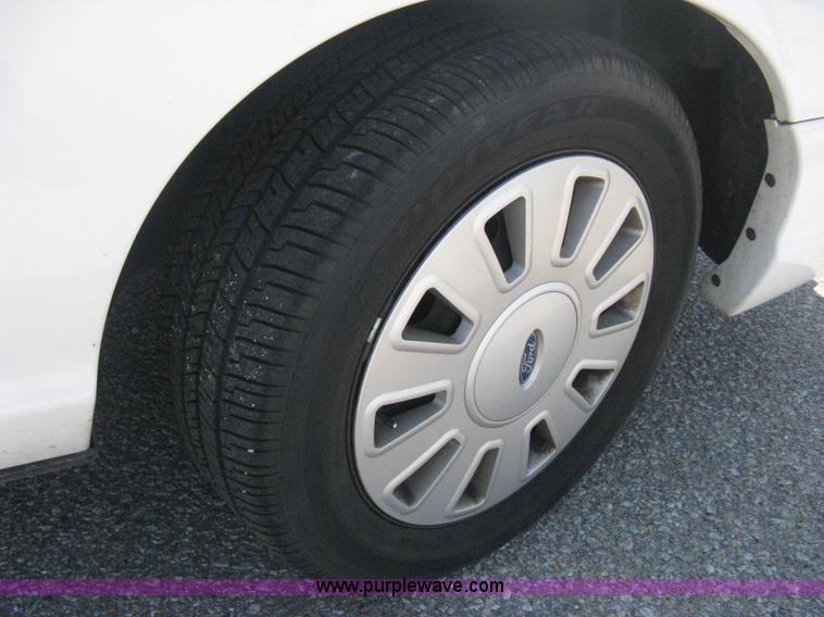 image for item B8139 2008 Ford Crown Victoria Police Interceptor