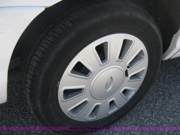 image for item B8140 2008 Ford Crown Victoria Police Interceptor