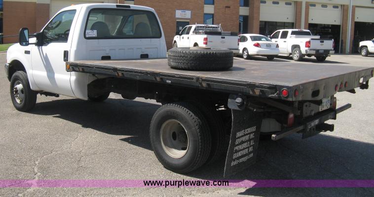 image for item B8141 2003 Ford F350 XL Super Duty flatbed pickup truck
