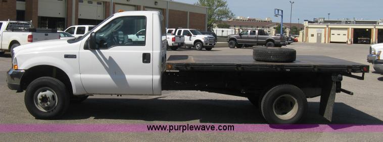 image for item B8141 2003 Ford F350 XL Super Duty flatbed pickup truck