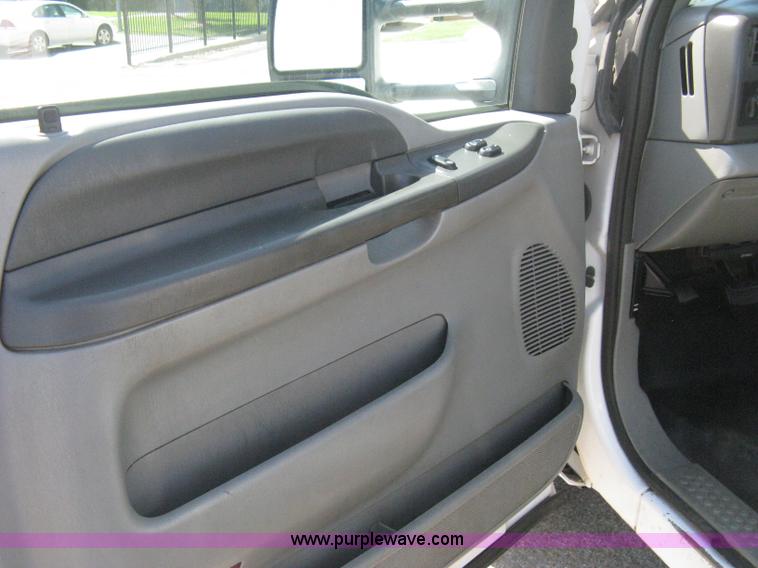 image for item B8141 2003 Ford F350 XL Super Duty flatbed pickup truck