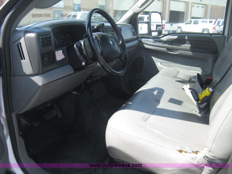 image for item B8141 2003 Ford F350 XL Super Duty flatbed pickup truck