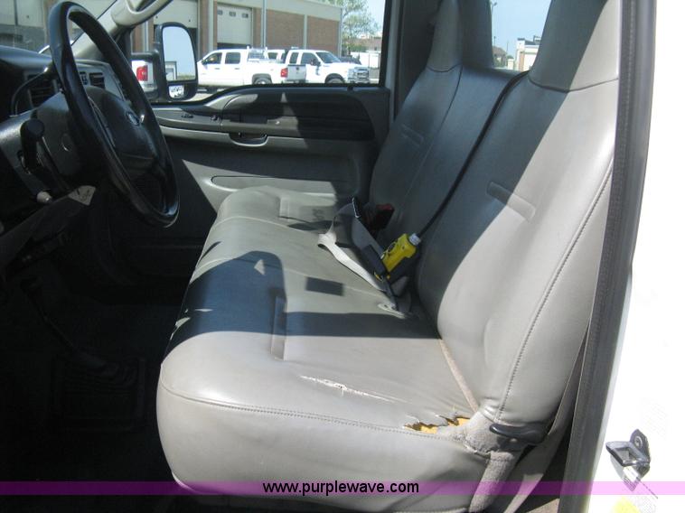 image for item B8141 2003 Ford F350 XL Super Duty flatbed pickup truck