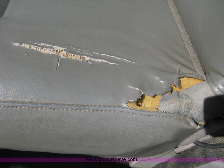 image for item B8141 2003 Ford F350 XL Super Duty flatbed pickup truck