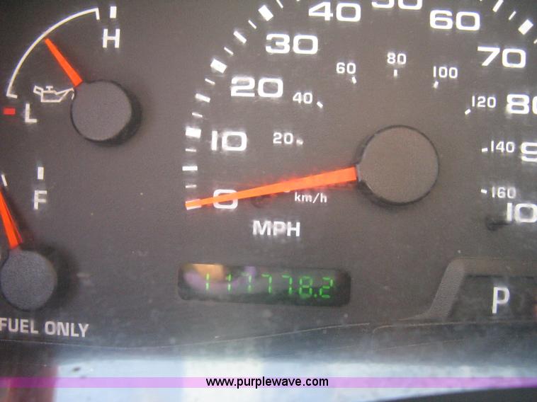 image for item B8141 2003 Ford F350 XL Super Duty flatbed pickup truck