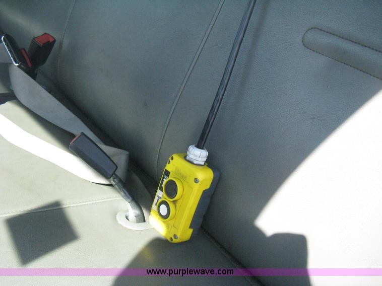 image for item B8141 2003 Ford F350 XL Super Duty flatbed pickup truck