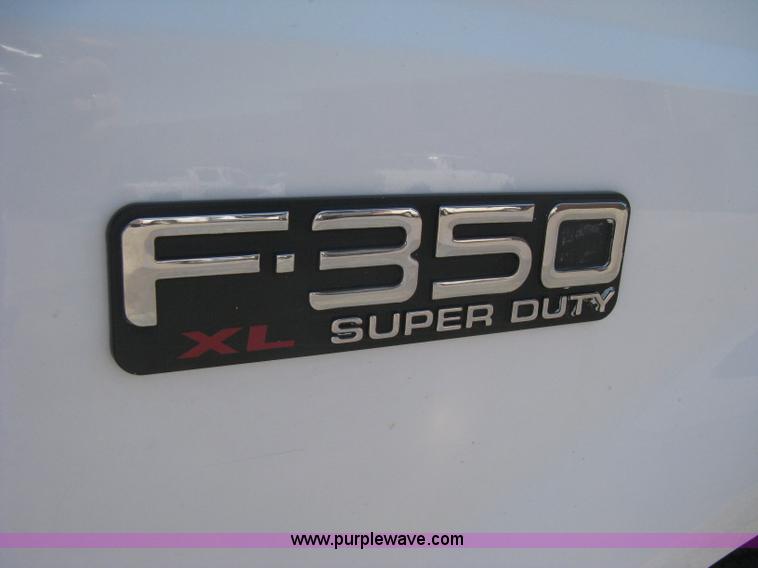 image for item B8141 2003 Ford F350 XL Super Duty flatbed pickup truck