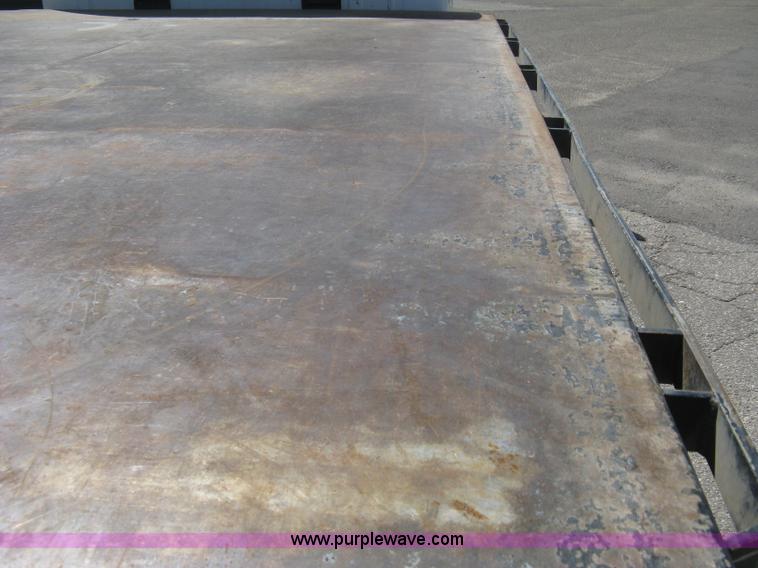 image for item B8141 2003 Ford F350 XL Super Duty flatbed pickup truck