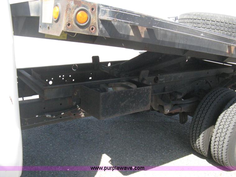 image for item B8141 2003 Ford F350 XL Super Duty flatbed pickup truck