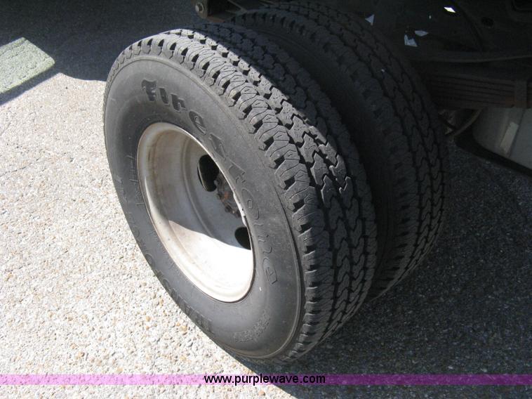 image for item B8141 2003 Ford F350 XL Super Duty flatbed pickup truck