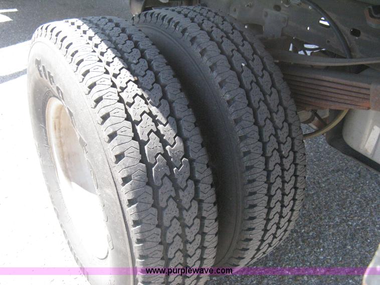 image for item B8141 2003 Ford F350 XL Super Duty flatbed pickup truck