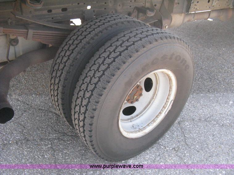 image for item B8141 2003 Ford F350 XL Super Duty flatbed pickup truck