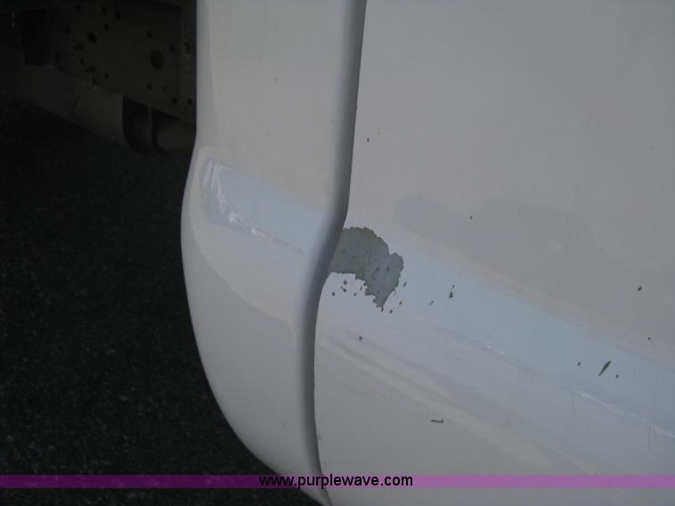 image for item B8141 2003 Ford F350 XL Super Duty flatbed pickup truck