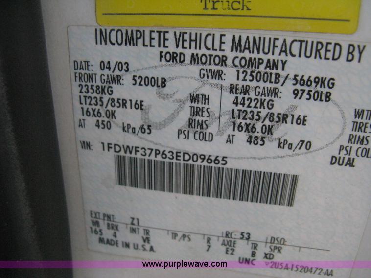 image for item B8141 2003 Ford F350 XL Super Duty flatbed pickup truck