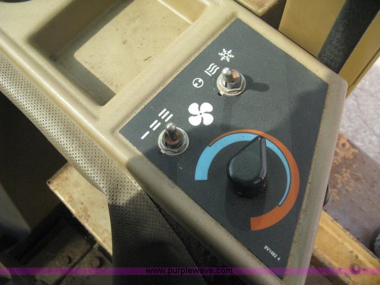 image for item B8182 1995 Caterpillar 936F articulated wheel loader