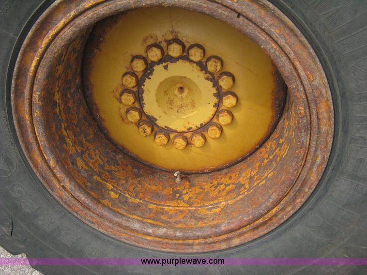 image for item B8182 1995 Caterpillar 936F articulated wheel loader