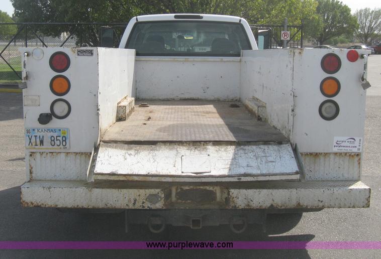 image for item B8186 2006 Chevrolet Silverado 3500 extended cab utility pickup truck