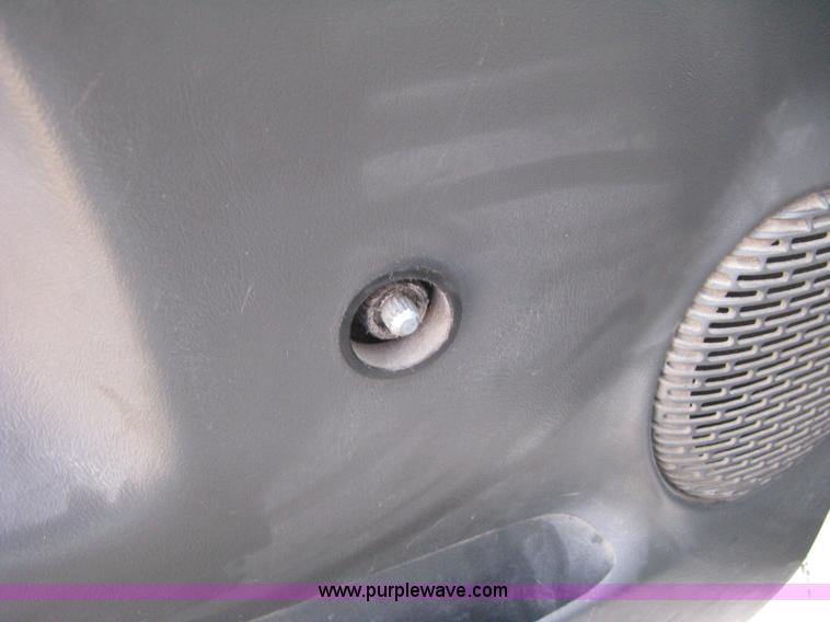 image for item B8186 2006 Chevrolet Silverado 3500 extended cab utility pickup truck