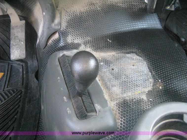 image for item B8186 2006 Chevrolet Silverado 3500 extended cab utility pickup truck