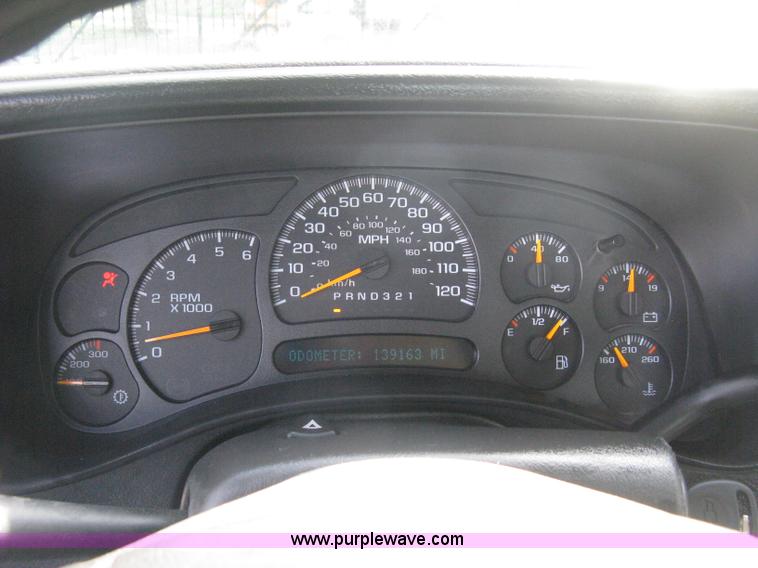 image for item B8186 2006 Chevrolet Silverado 3500 extended cab utility pickup truck