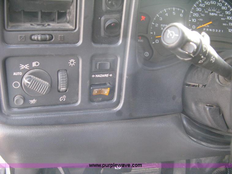 image for item B8186 2006 Chevrolet Silverado 3500 extended cab utility pickup truck