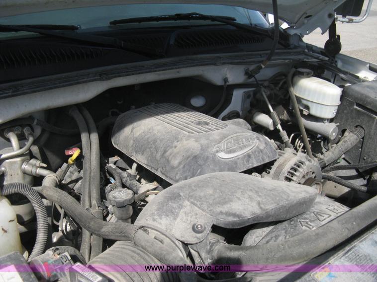 image for item B8186 2006 Chevrolet Silverado 3500 extended cab utility pickup truck