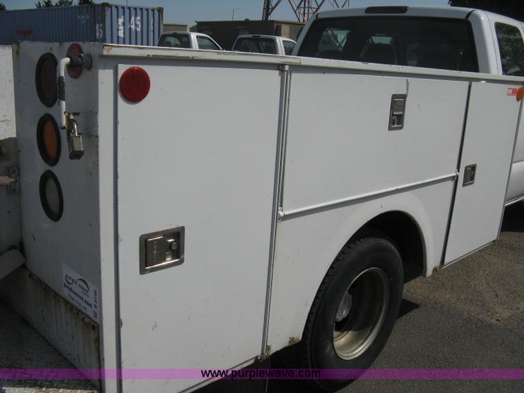 image for item B8186 2006 Chevrolet Silverado 3500 extended cab utility pickup truck