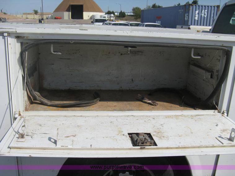 image for item B8186 2006 Chevrolet Silverado 3500 extended cab utility pickup truck