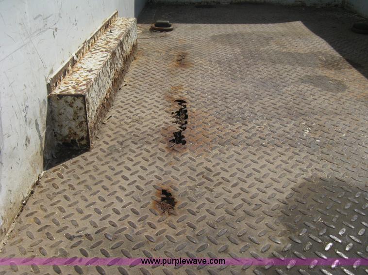 image for item B8186 2006 Chevrolet Silverado 3500 extended cab utility pickup truck