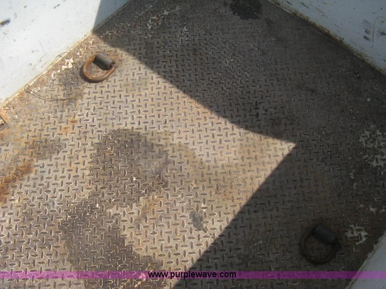 image for item B8186 2006 Chevrolet Silverado 3500 extended cab utility pickup truck