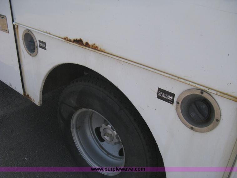 image for item B8186 2006 Chevrolet Silverado 3500 extended cab utility pickup truck