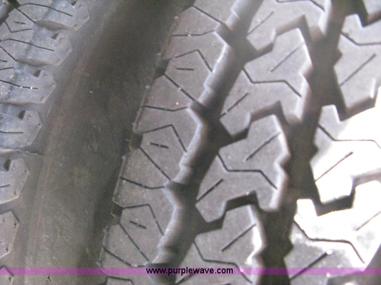 image for item B8186 2006 Chevrolet Silverado 3500 extended cab utility pickup truck