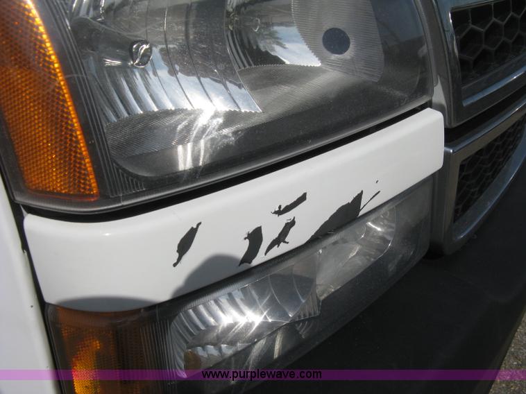 image for item B8186 2006 Chevrolet Silverado 3500 extended cab utility pickup truck