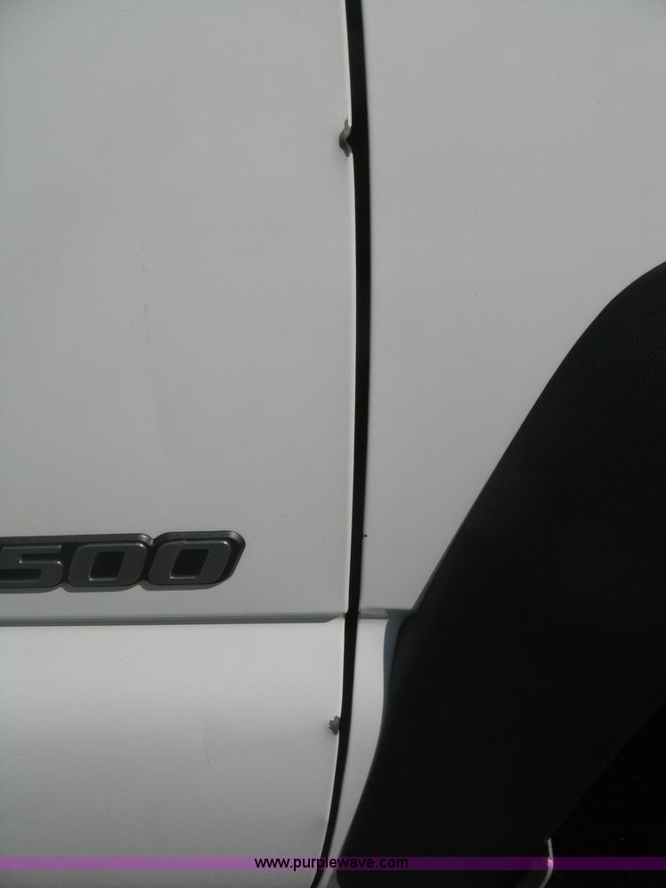 image for item B8186 2006 Chevrolet Silverado 3500 extended cab utility pickup truck