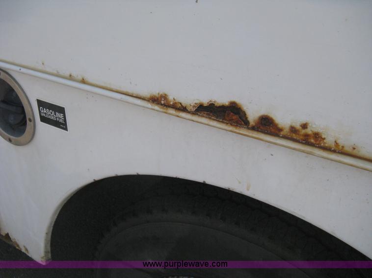 image for item B8186 2006 Chevrolet Silverado 3500 extended cab utility pickup truck