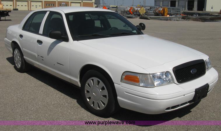 image for item B8318 2007 Ford Crown Victoria Police Interceptor