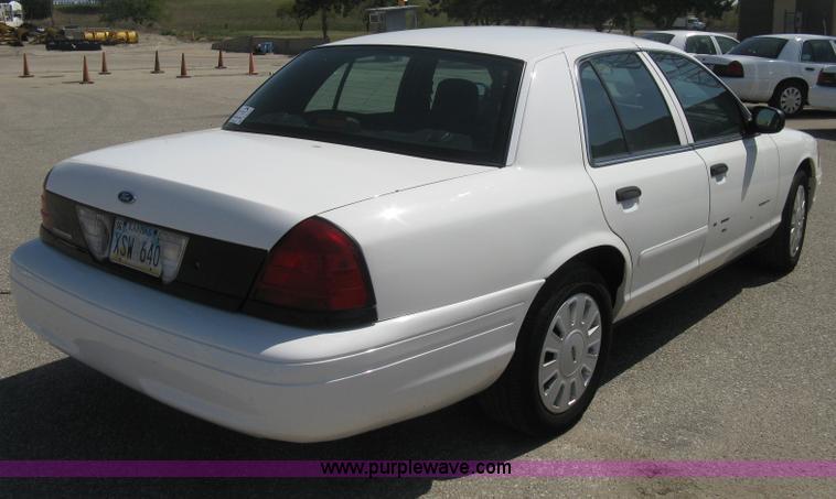 image for item B8318 2007 Ford Crown Victoria Police Interceptor