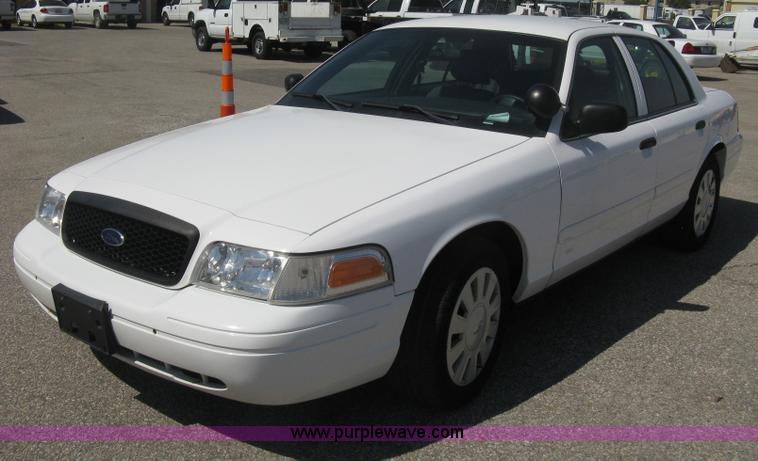 image for item B8318 2007 Ford Crown Victoria Police Interceptor