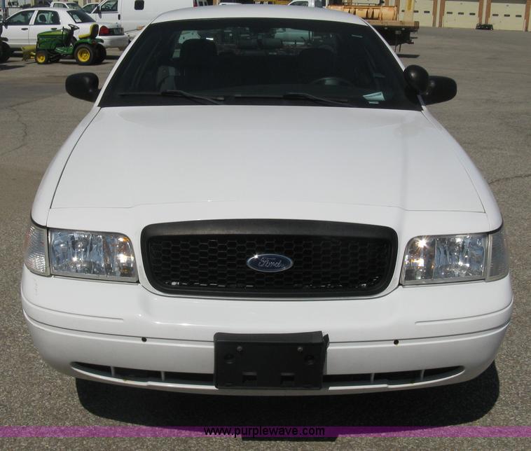 image for item B8318 2007 Ford Crown Victoria Police Interceptor