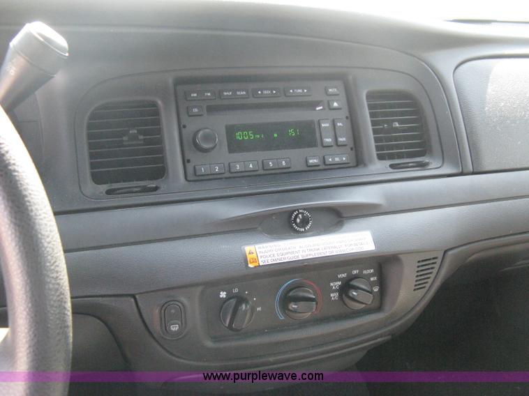 image for item B8318 2007 Ford Crown Victoria Police Interceptor